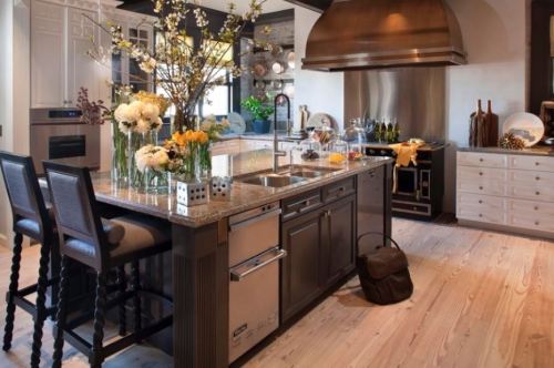 farmhouse-greenery-kitchen-pinecones